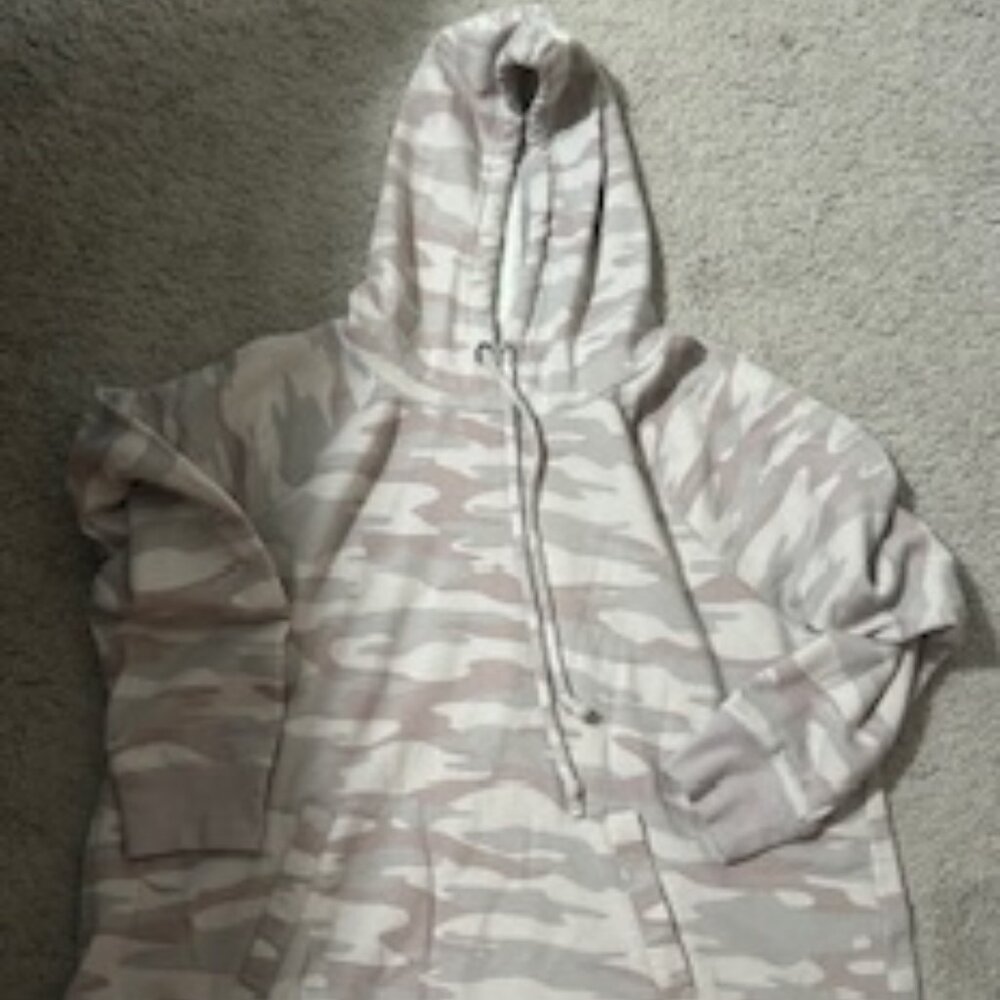 Women's Camo Hooded Sweatshirt